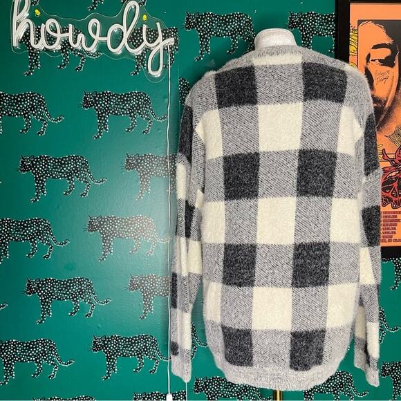 CYRUS Black & White Plaid Fuzzy Soft Scoop Neck Long Sleeve Sweater Size M - Picture 5 of 10